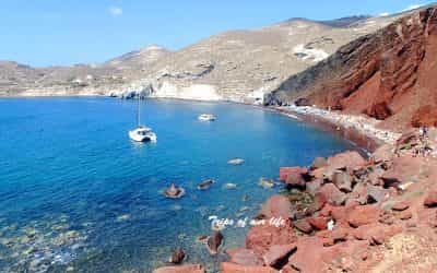 What to expect from Santorini’s beaches